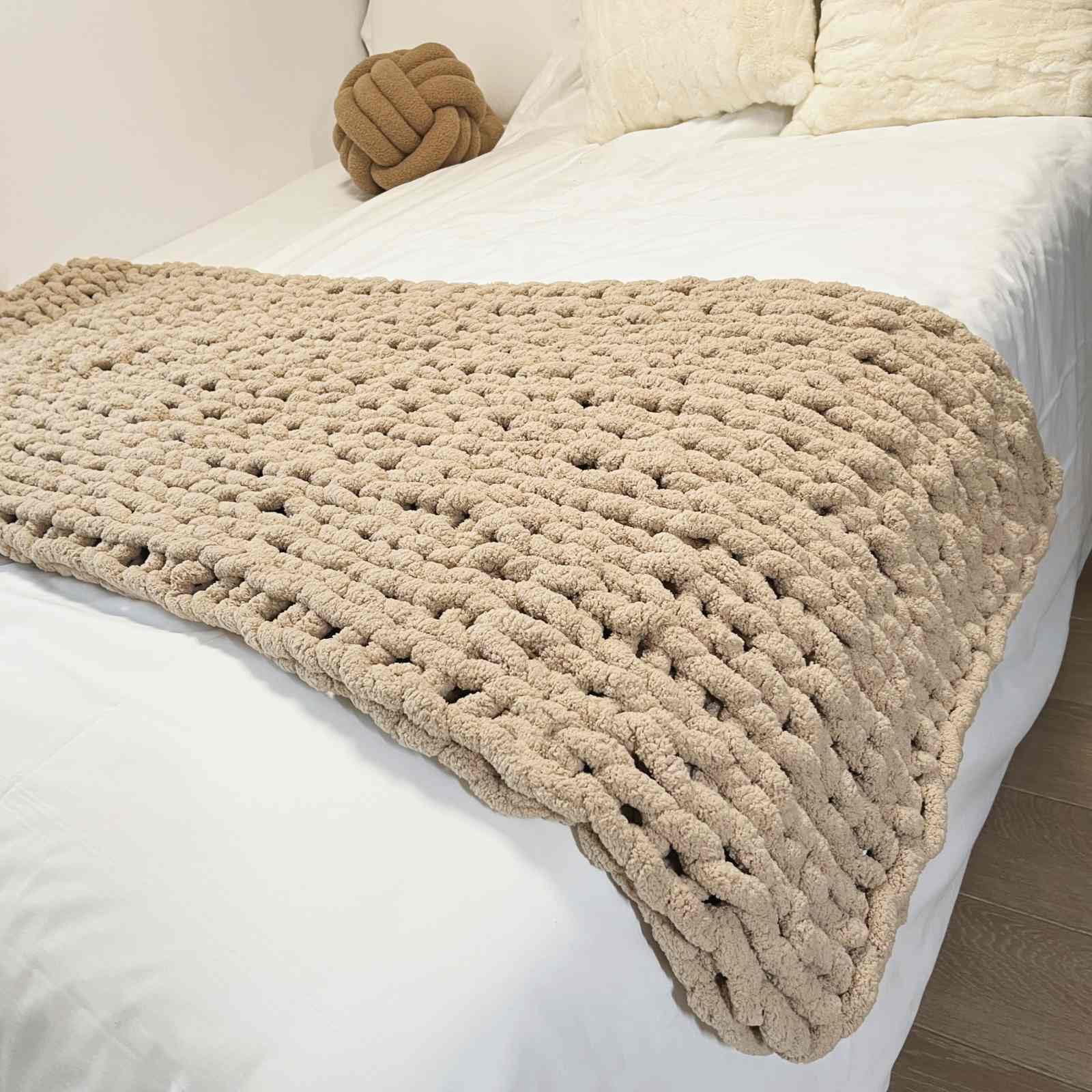 Chunky Knit Blanket Throw 40"×40", Hand Knitted Warm Chenille Throw Blanket, Home Decor Soft Thick Yarn Cable Knit Blanket, Soft Breathable Fleece Banket Christmas for Couch Bed Sofa Best Gift (Gray)