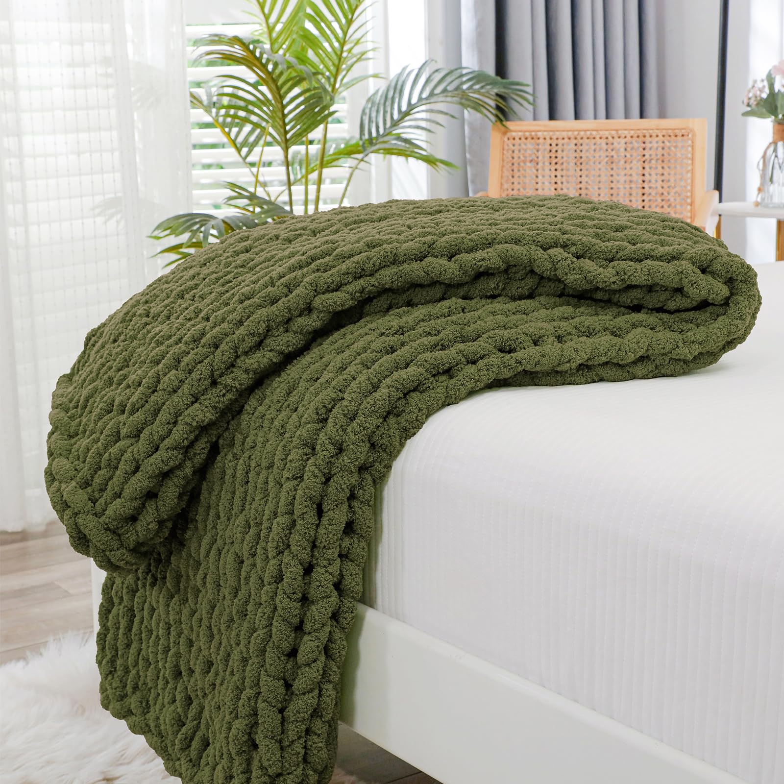 Bigacogo Chunky Knit Throw Blanket for Couch, 40x60 inches, 100% Hand Knitted with Thick Jumbo Chenille Yarn, Cozy Soft Large Rope Knot Cable Crochet Blankets for Sofa Bed Living Room, Beige
