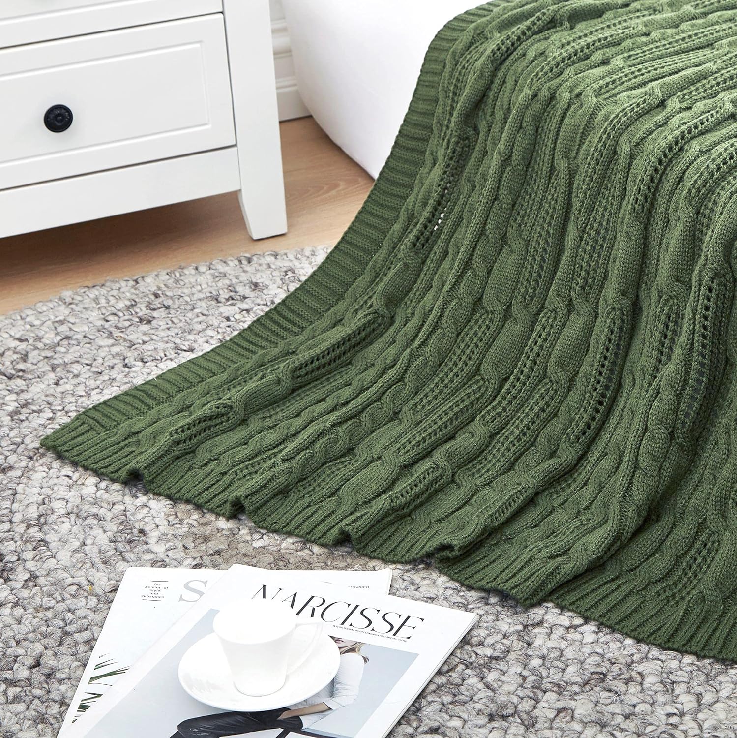 Aormenzy Cable Knit Throw Blankets 50 x 60 Inches, Soft Cozy and Lightweight Knitted Blanket, Machine Washable Acrylic Blanket, Decorative Throw Blanket for Couch Sofa Bed, Forest Green